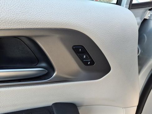 Certified 2023 Chrysler Pacifica Touring-L image 7