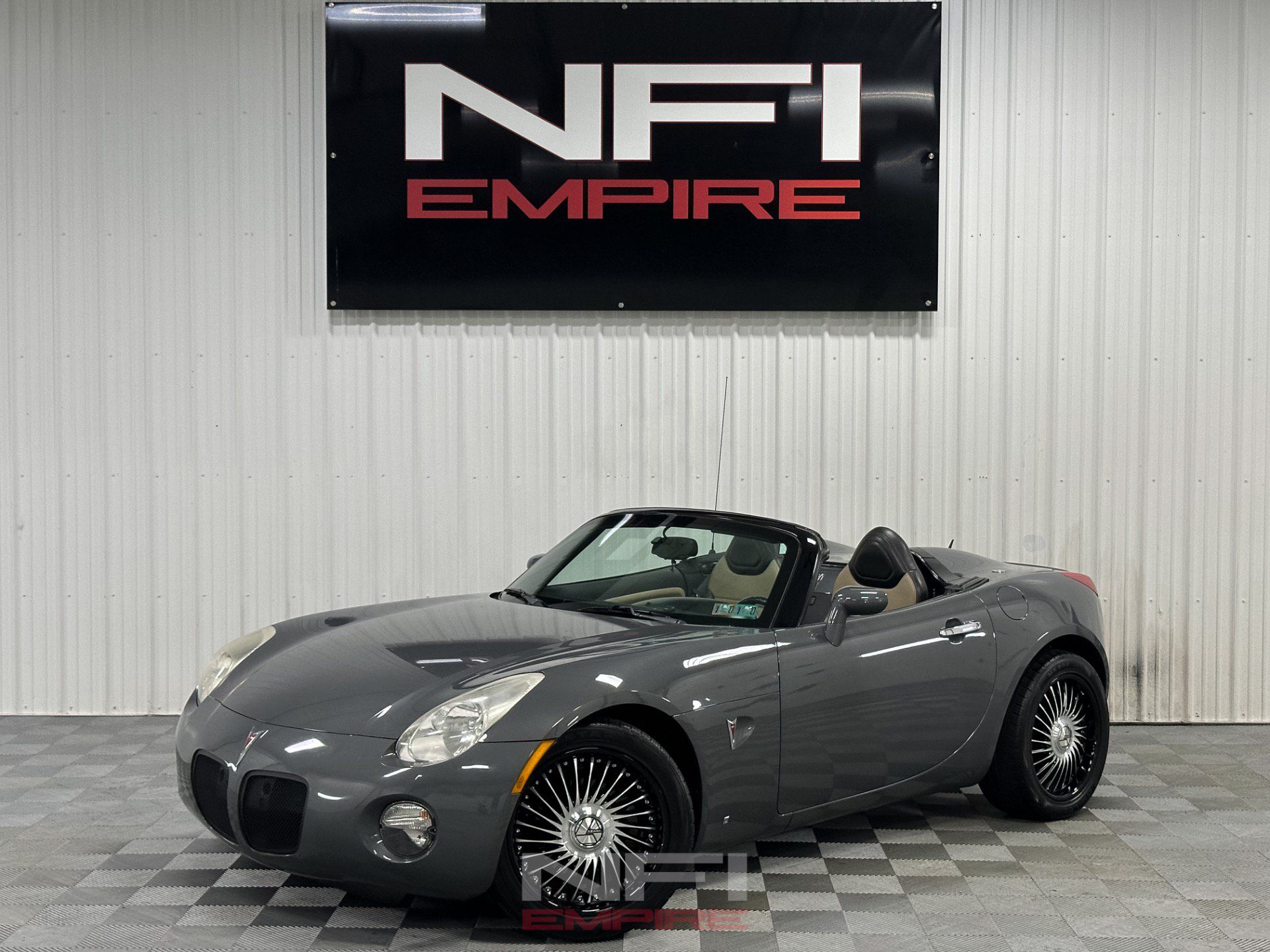 Used 2008 Pontiac Solstice Convertible w/ Premium Package RWD image 1