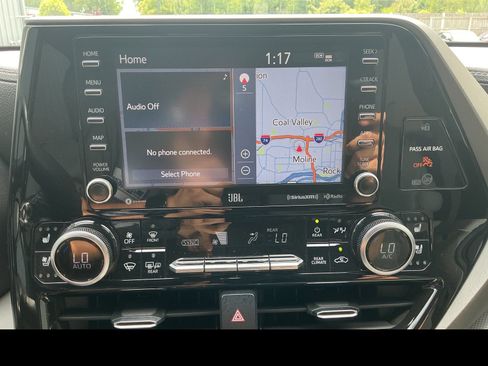 Used 2021 Toyota Highlander Limited FWD image 18