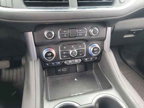 Used 2024 GMC Yukon SLT AWD/4WD image 13
