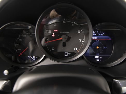 Used 2025 Porsche 718 Cayman image 17