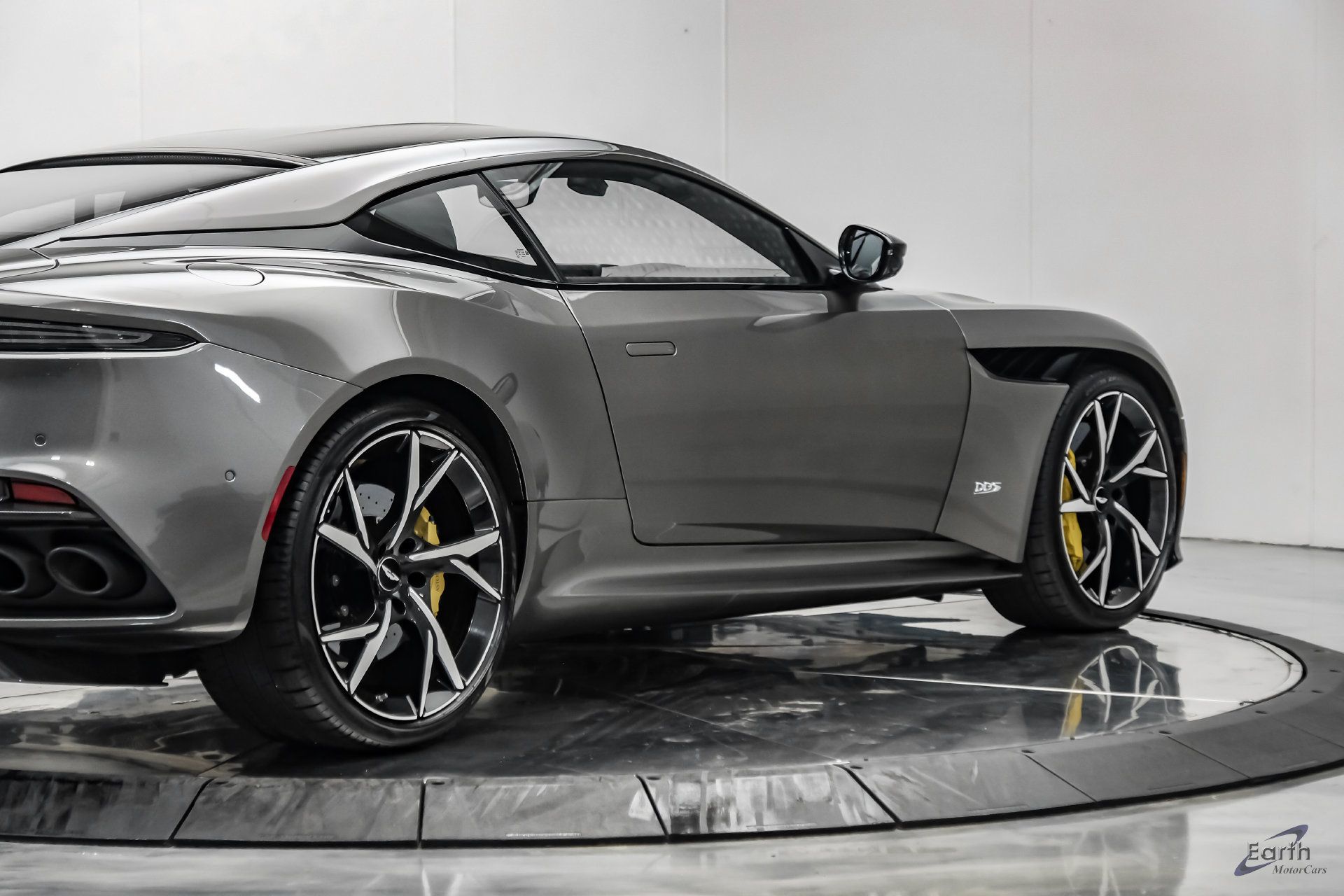 Used 2019 Aston Martin DBS Superleggera RWD image 20