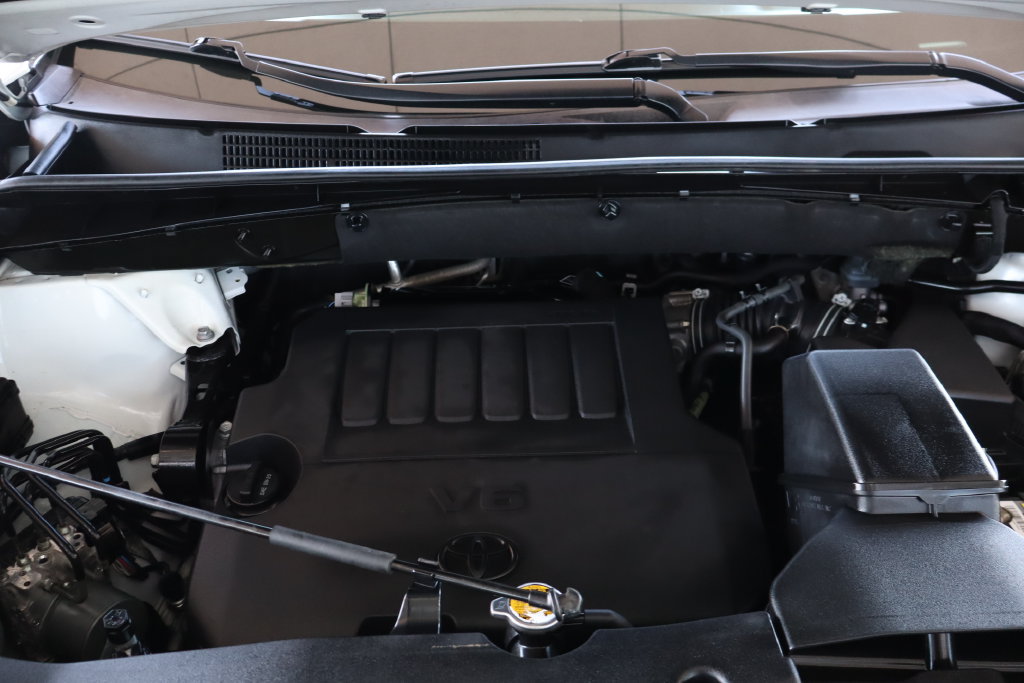 Used 2015 Toyota Highlander XLE AWD/4WD image 39