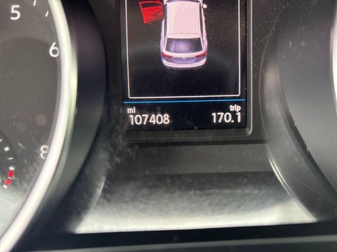 Used 2020 Volkswagen Tiguan SE image 17