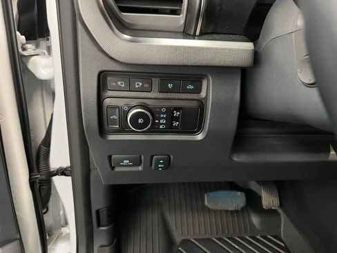 Used 2024 Ford F250 Platinum w/ FX4 Off-Road Package image 24