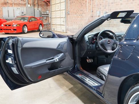 Used 2013 Chevrolet Corvette Coupe w/ 4LT Preferred Equipment Group RWD image 39