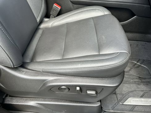 Used 2024 Chevrolet Tahoe LT w/ Luxury Package image 15