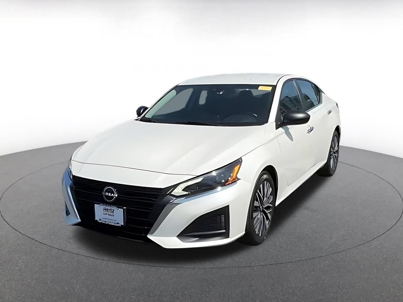 Used 2025 Nissan Altima 2.5 SV FWD image 7