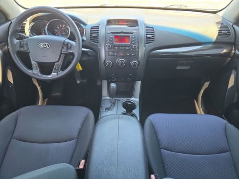 Used 2011 Kia Sorento 2WD w/ Convenience Pkg image 9
