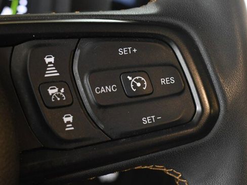 Used 2024 Jeep Wrangler Unlimited w/ Convenience Group AWD/4WD image 18