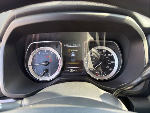 Used 2017 Nissan Titan SV RWD image 12