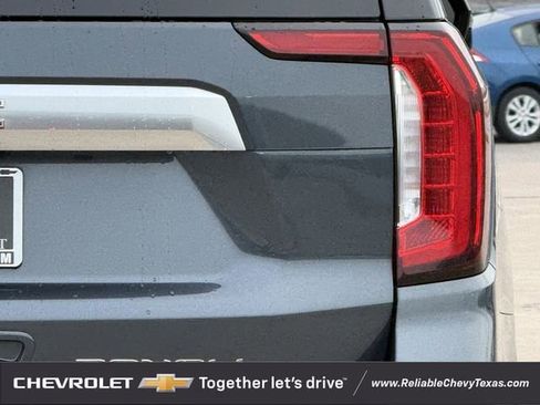 Used 2021 GMC Yukon Denali w/ Advanced Technology Package AWD/4WD image 8