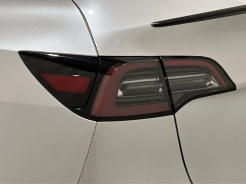 Used 2024 Tesla Model Y Performance AWD/4WD image 14