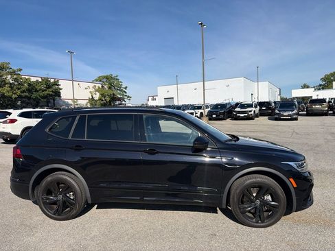 Used 2024 Volkswagen Tiguan SE R-Line AWD/4WD image 4