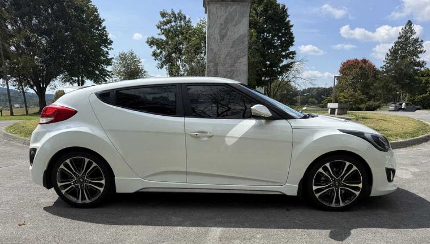 Used 2016 Hyundai Veloster Turbo FWD image 6
