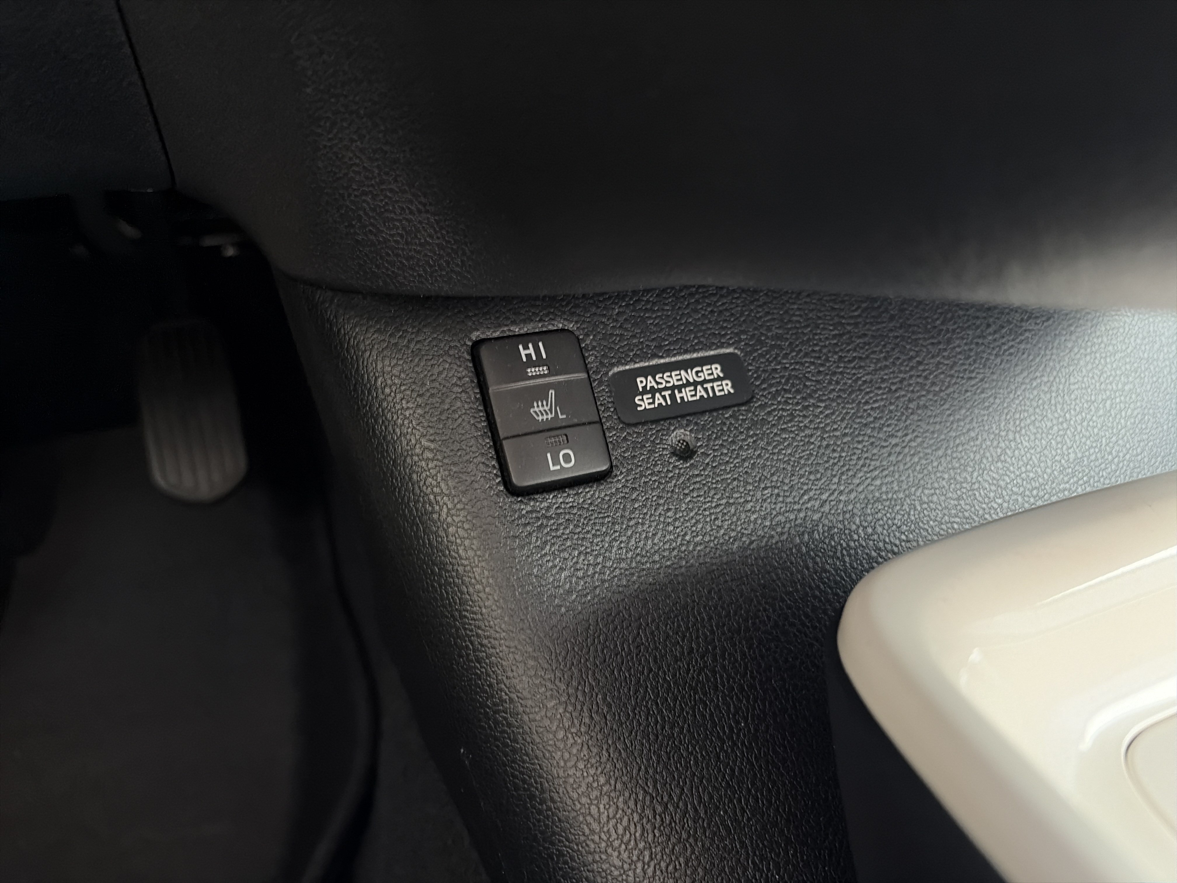 Used 2019 Toyota Prius Prime Premium FWD image 32