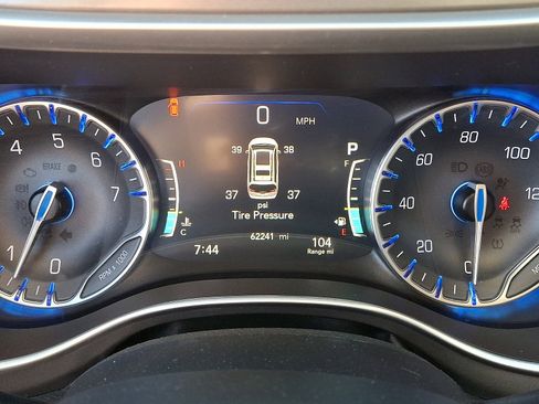 Used 2023 Chrysler Pacifica Touring-L FWD image 20
