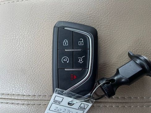Used 2024 Cadillac XT4 Luxury w/ LPO, Floor Liner Package FWD image 19