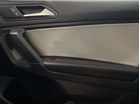 Used 2020 Volkswagen Tiguan SE image 55