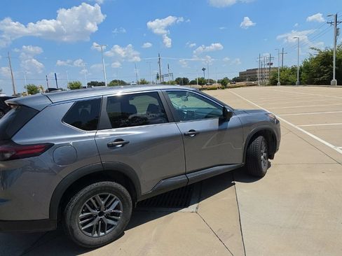 Used 2024 Nissan Rogue S FWD image 3