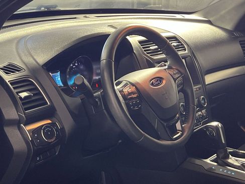 Used 2018 Ford Explorer XLT w/ Equipment Group 201A image 16