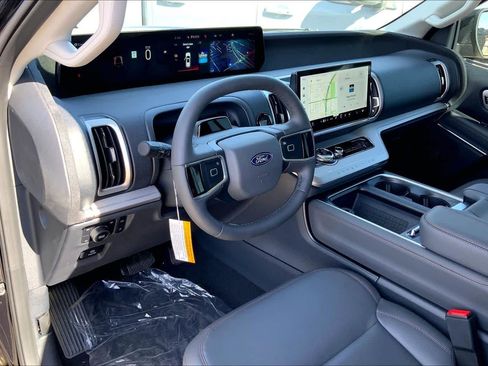 New 2025 Ford Expedition Active AWD/4WD image 8