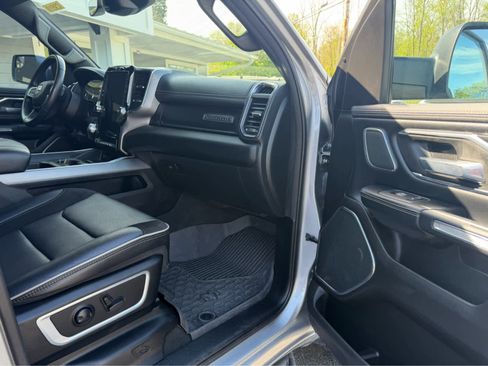 Used 2024 RAM 1500 Laramie AWD/4WD image 17