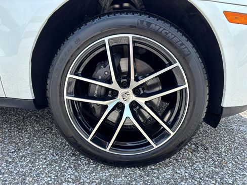 Used 2024 Porsche Macan AWD/4WD image 30