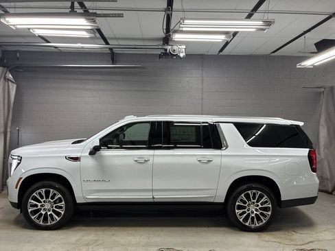 New 2026 GMC Yukon XL Denali w/ Denali Reserve Package AWD/4WD image 43