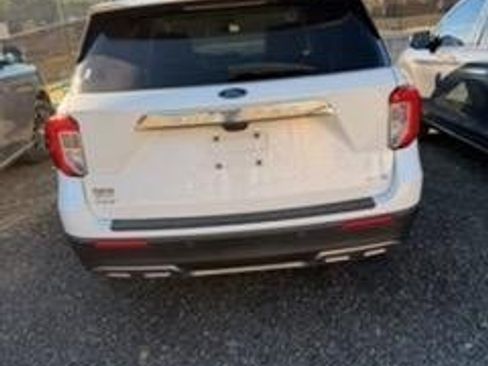 Used 2020 Ford Explorer XLT w/ Equipment Group 202A image 5