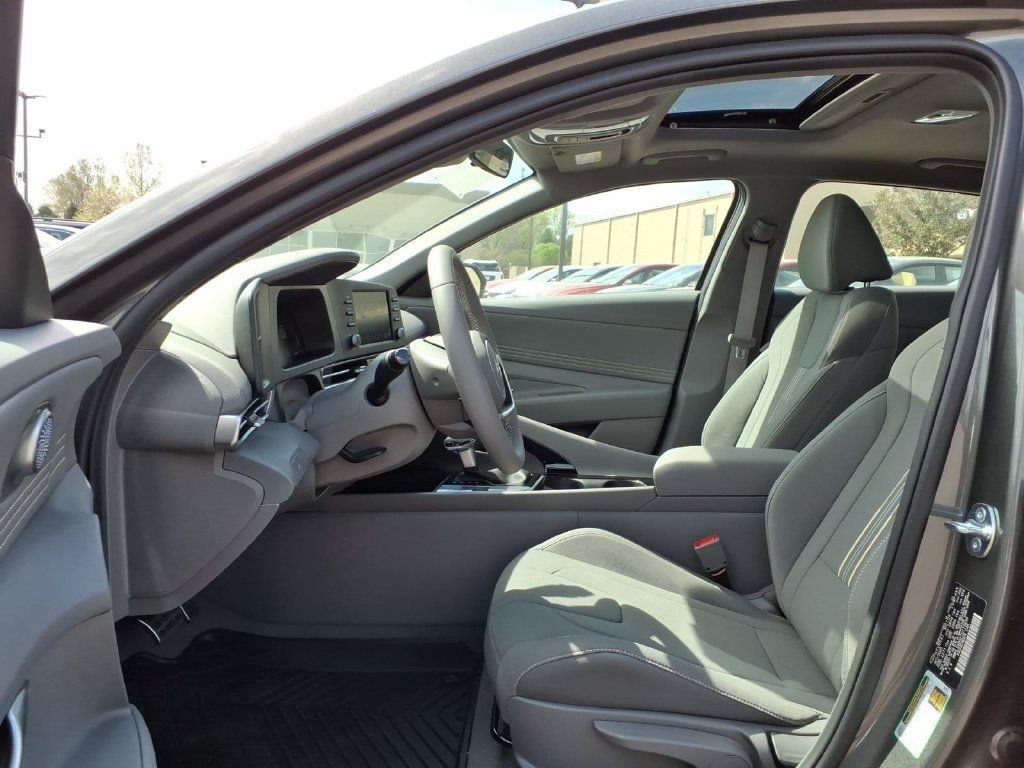 Used 2026 Hyundai Elantra SEL Sport Premium FWD image 14