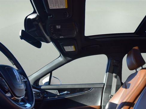 Used 2023 Lincoln Nautilus Reserve w/ Equipment Group 201A image 10