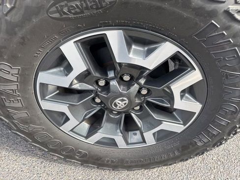 Used 2023 Toyota Tacoma TRD Off-Road w/ Technology Package image 11