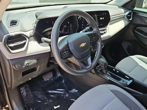 Certified 2025 Chevrolet TrailBlazer LS w/ LS Convenience Package FWD image 11