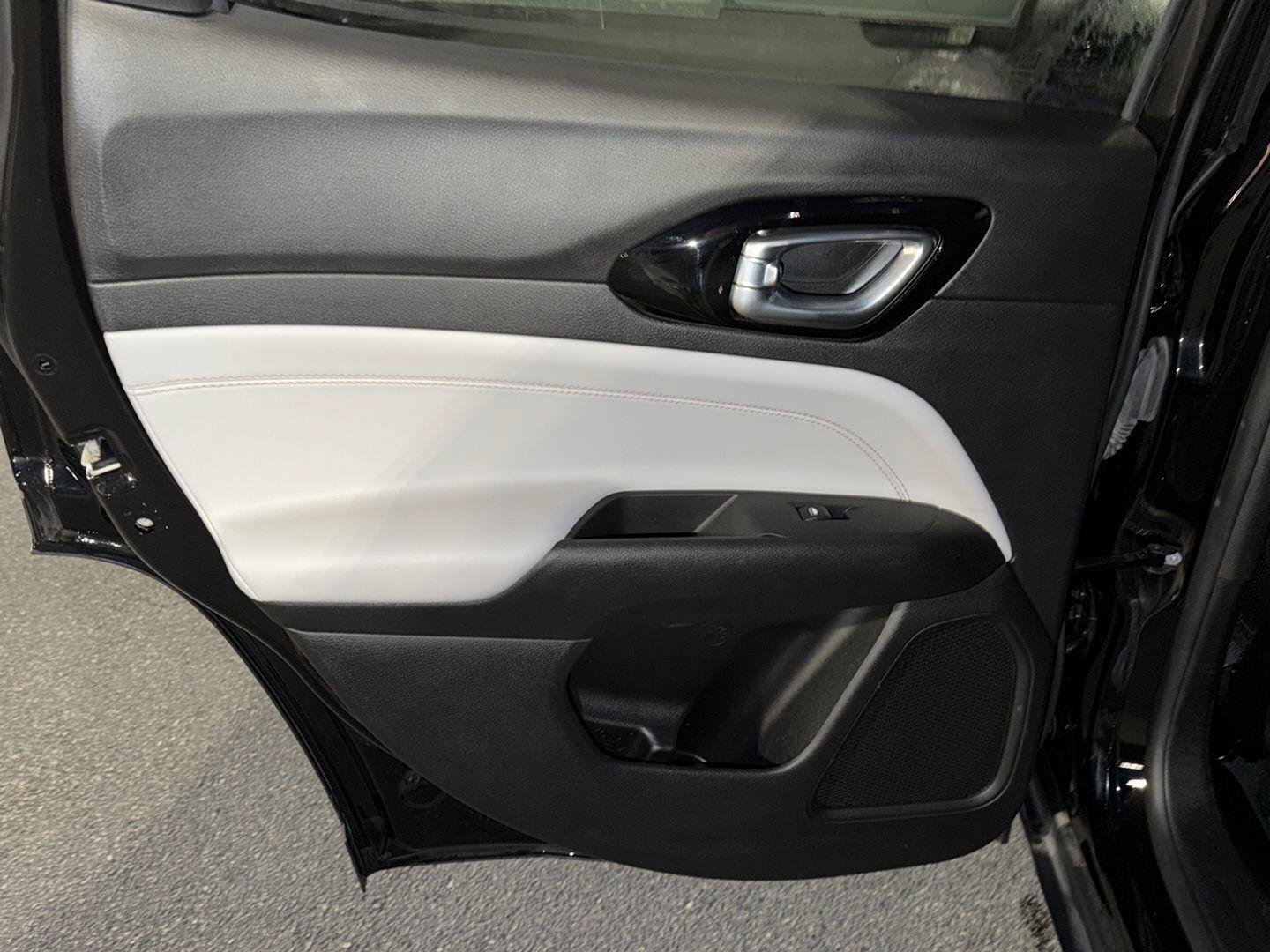 Used 2023 Jeep Compass Limited AWD/4WD image 17