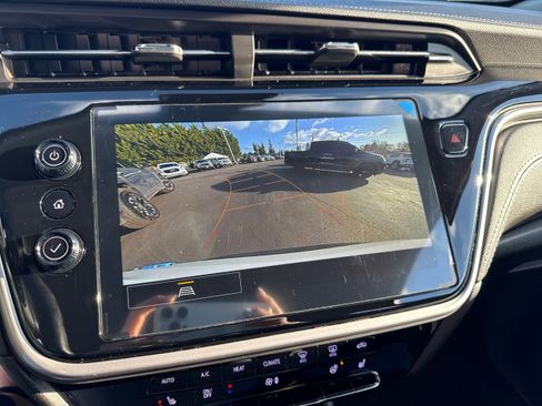 Used 2022 Chevrolet Bolt EUV LT w/ Comfort Package image 30