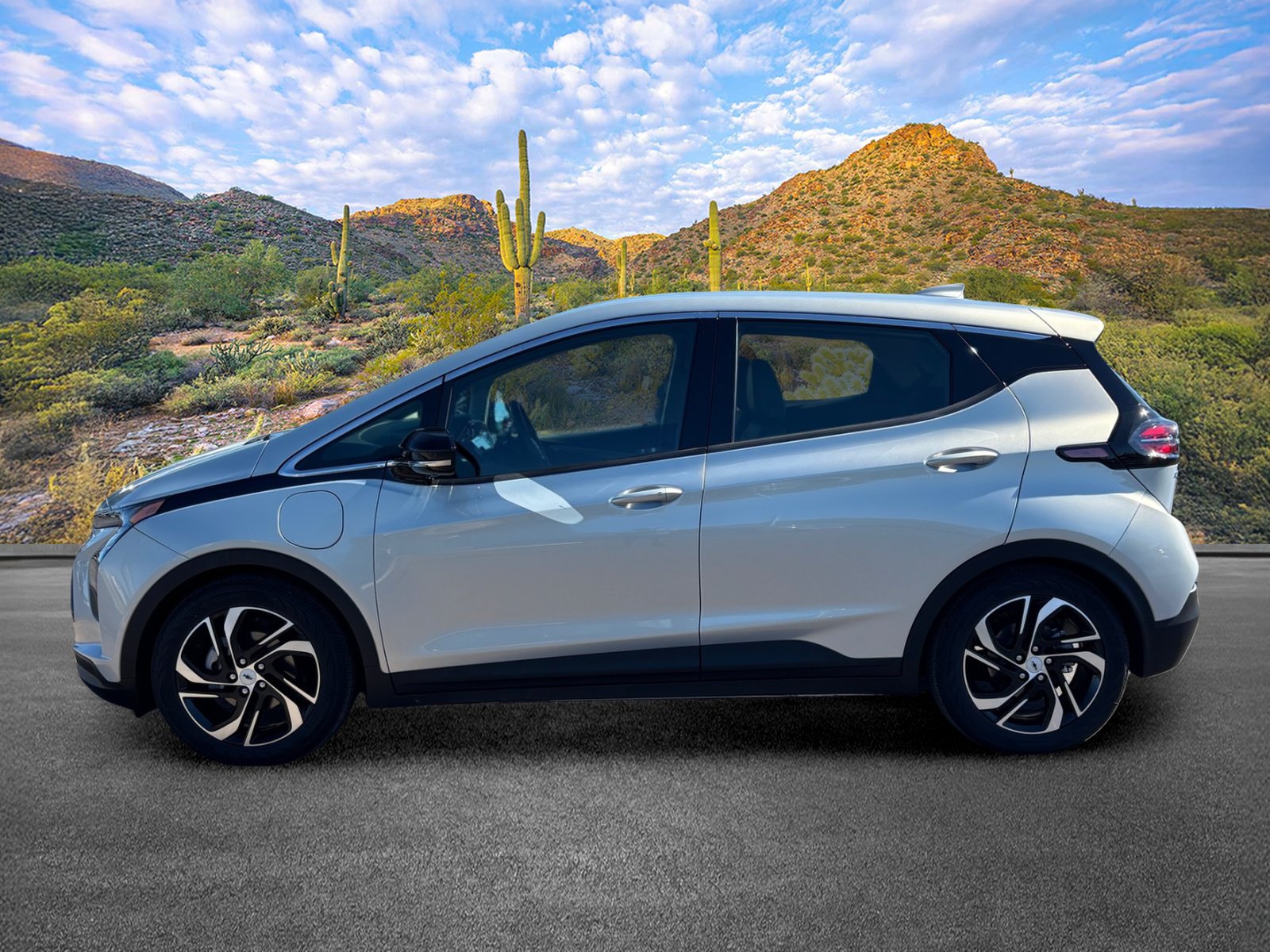 Used 2023 Chevrolet Bolt LT w/ Infotainment Package FWD image 7