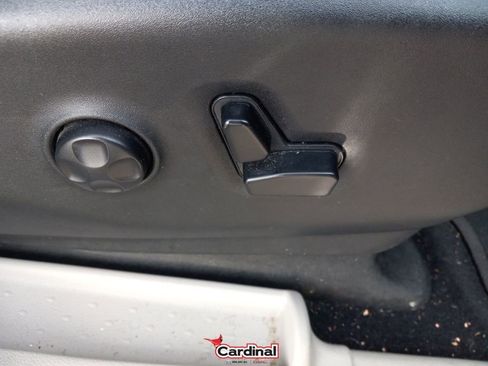 Used 2018 Chrysler Pacifica Limited image 25