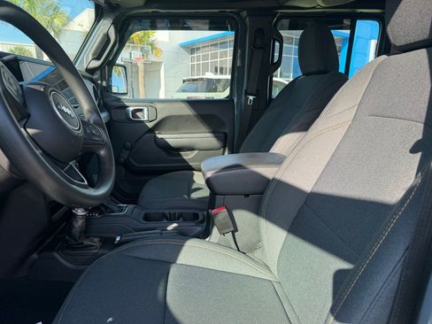 Used 2024 Jeep Gladiator Sport image 9