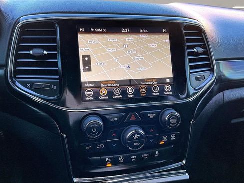 Used 2021 Jeep Grand Cherokee Laredo X image 11