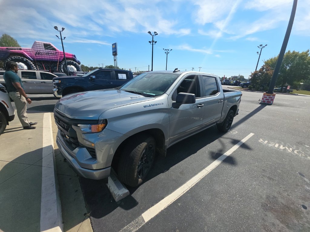 Used 2025 Chevrolet Silverado 1500 Custom RWD image 2