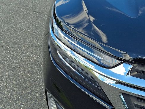 Used 2023 Chevrolet Equinox LT FWD image 9