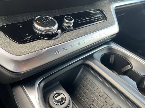 Used 2025 Ford Expedition Tremor AWD/4WD image 20