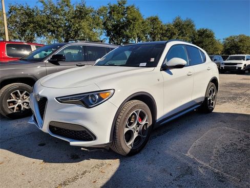 Used 2022 Alfa Romeo Stelvio Ti image 3