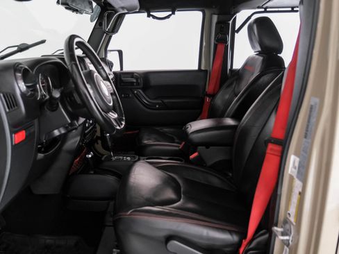 Used 2017 Jeep Wrangler Unlimited Rubicon AWD/4WD image 3