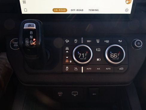 Used 2023 Land Rover Defender 130 X-Dynamic SE AWD/4WD image 15