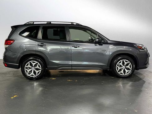 Used 2024 Subaru Forester Premium AWD/4WD image 2