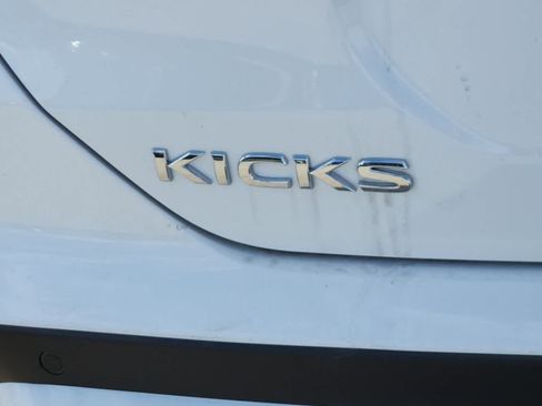 New 2025 Nissan Kicks Play S image 18