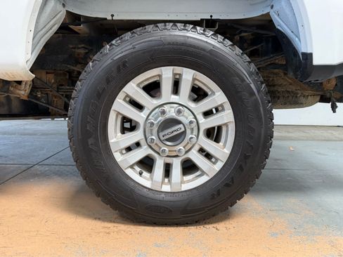 Used 2019 Ford F350 XLT w/ Camper Package AWD/4WD image 9