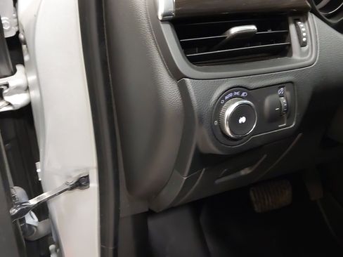 Used 2019 Buick Envision Essence image 23